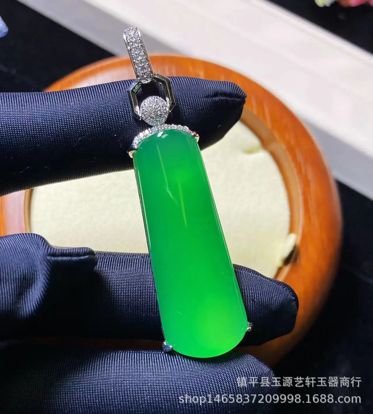 Ice Green Chalcedony Nocture Pendant 925 Silver Plated — feature 4