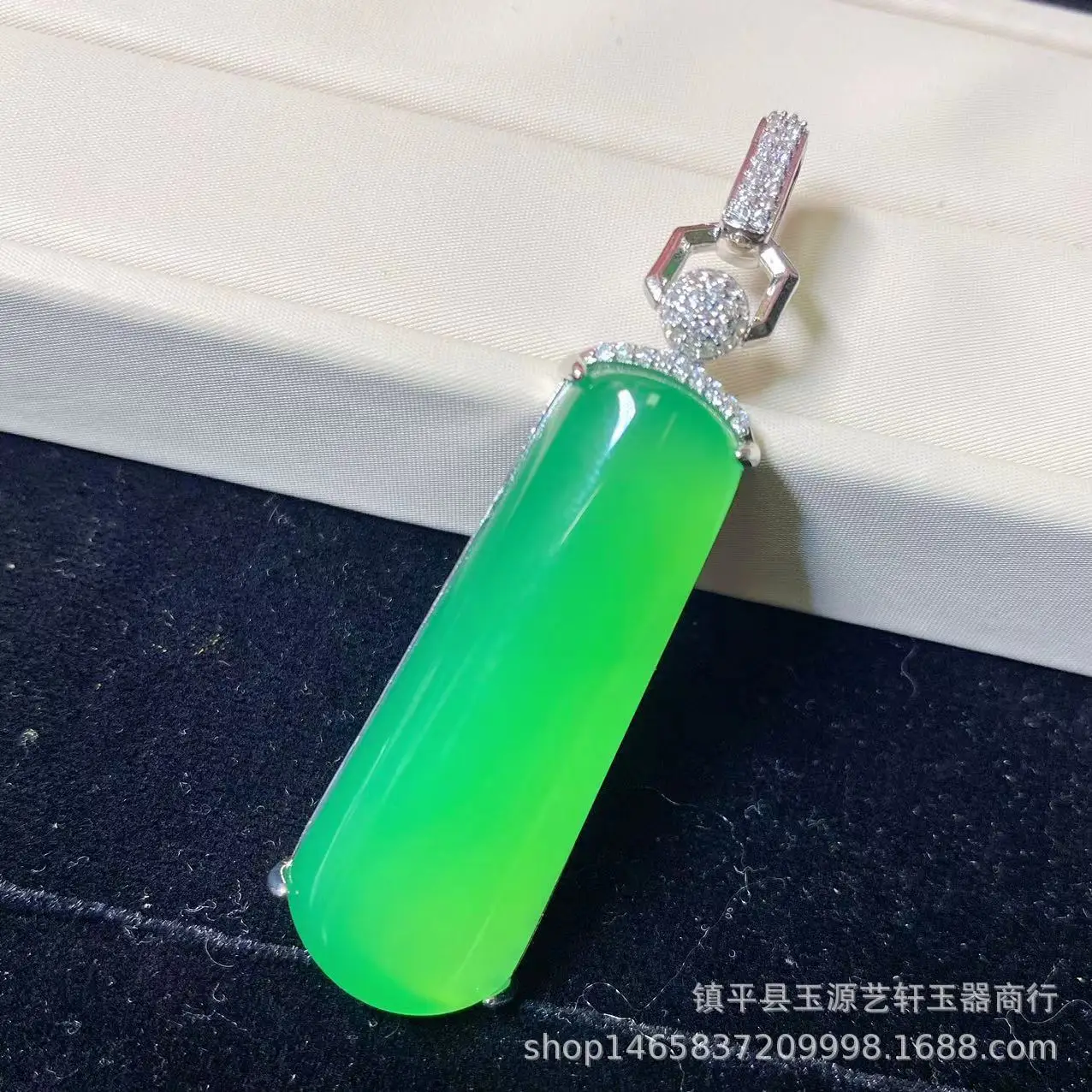 Ice Green Chalcedony Nocture Pendant 925 Silver Plated — feature 5