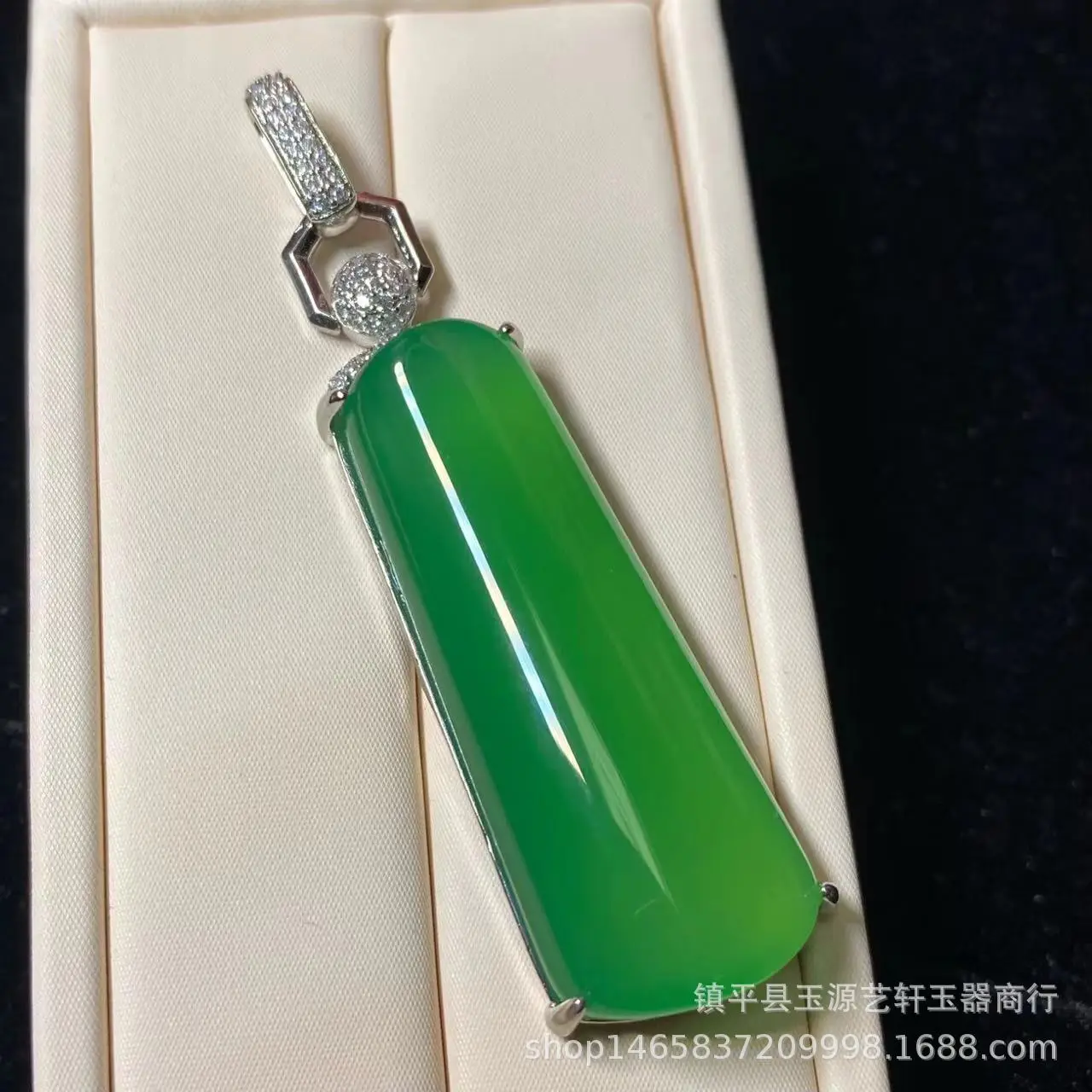Ice Green Chalcedony Nocture Pendant 925 Silver Plated — feature 6
