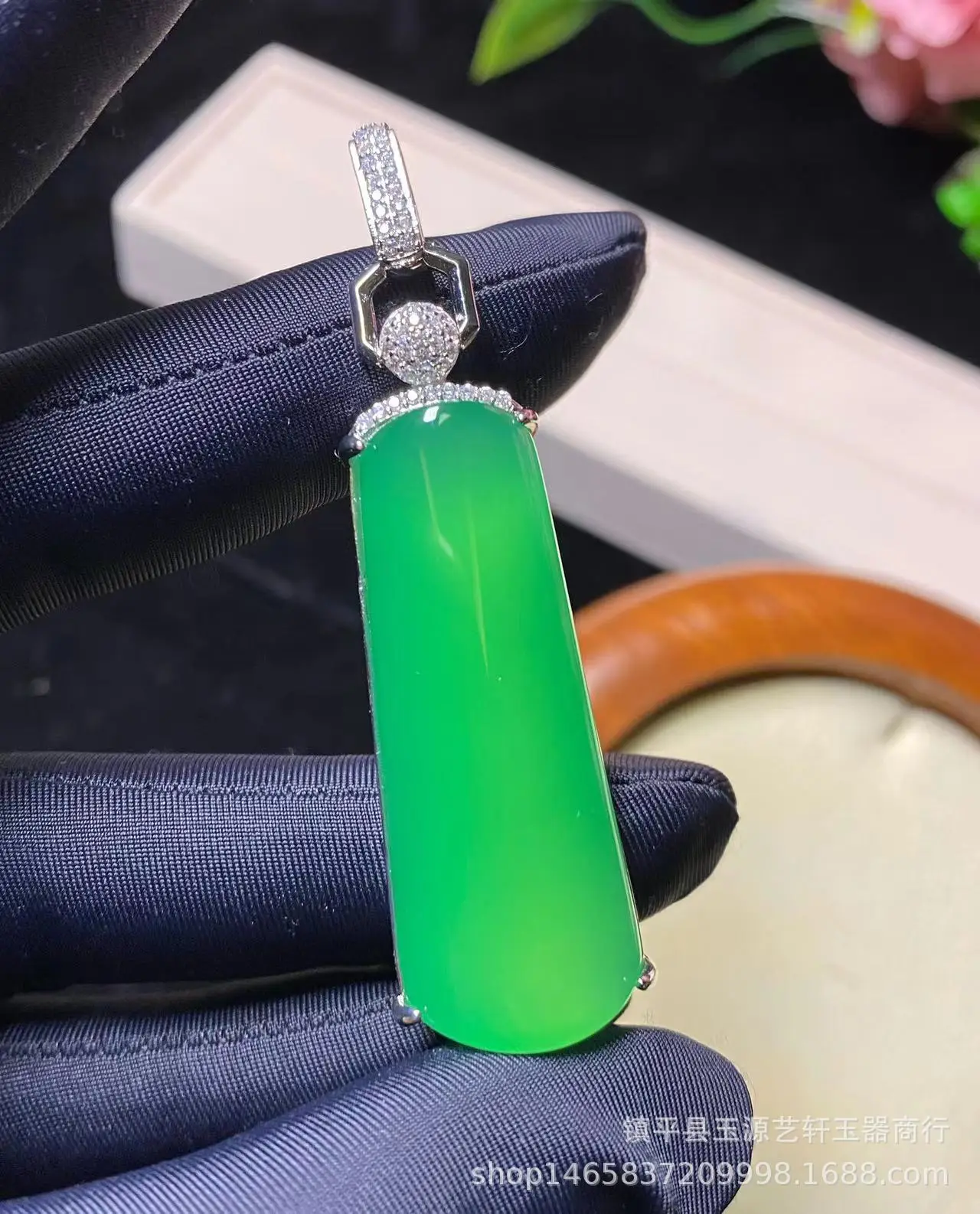 Ice Green Chalcedony Nocture Pendant 925 Silver Plated — feature 7