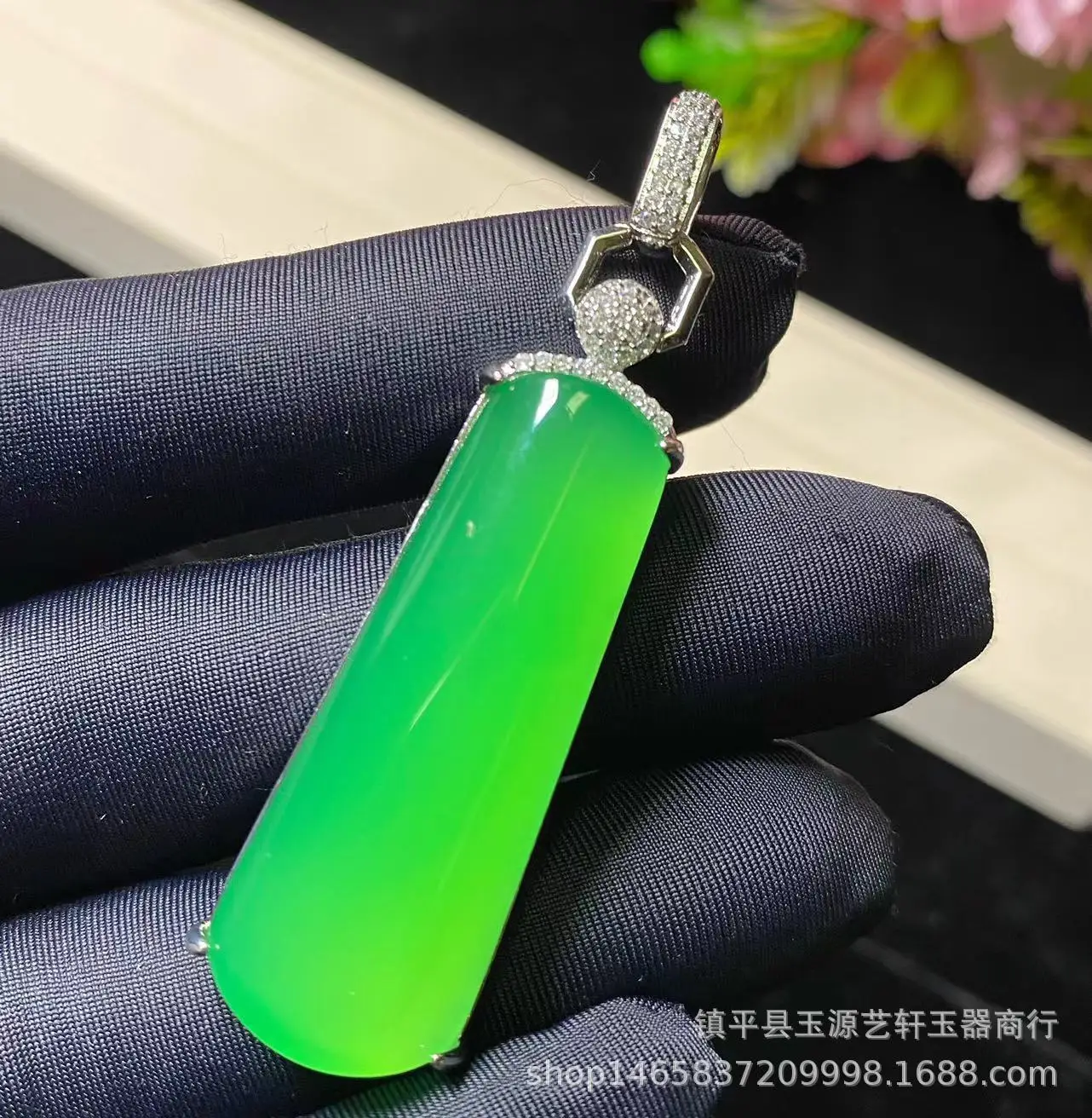 Ice Green Chalcedony Nocture Pendant 925 Silver Plated — feature 8