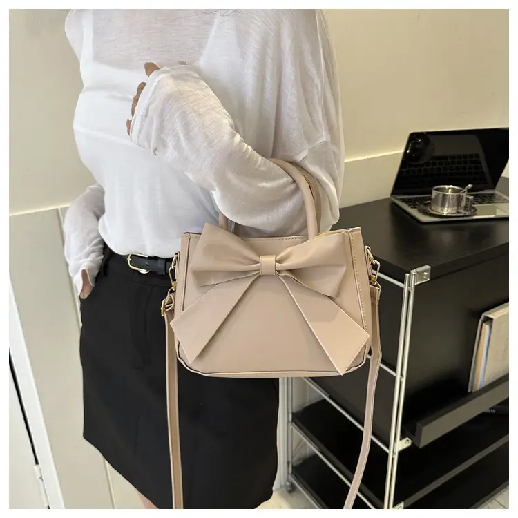 Black Bow Shoulder Messenger Bag for Women 2023 — feature 11
