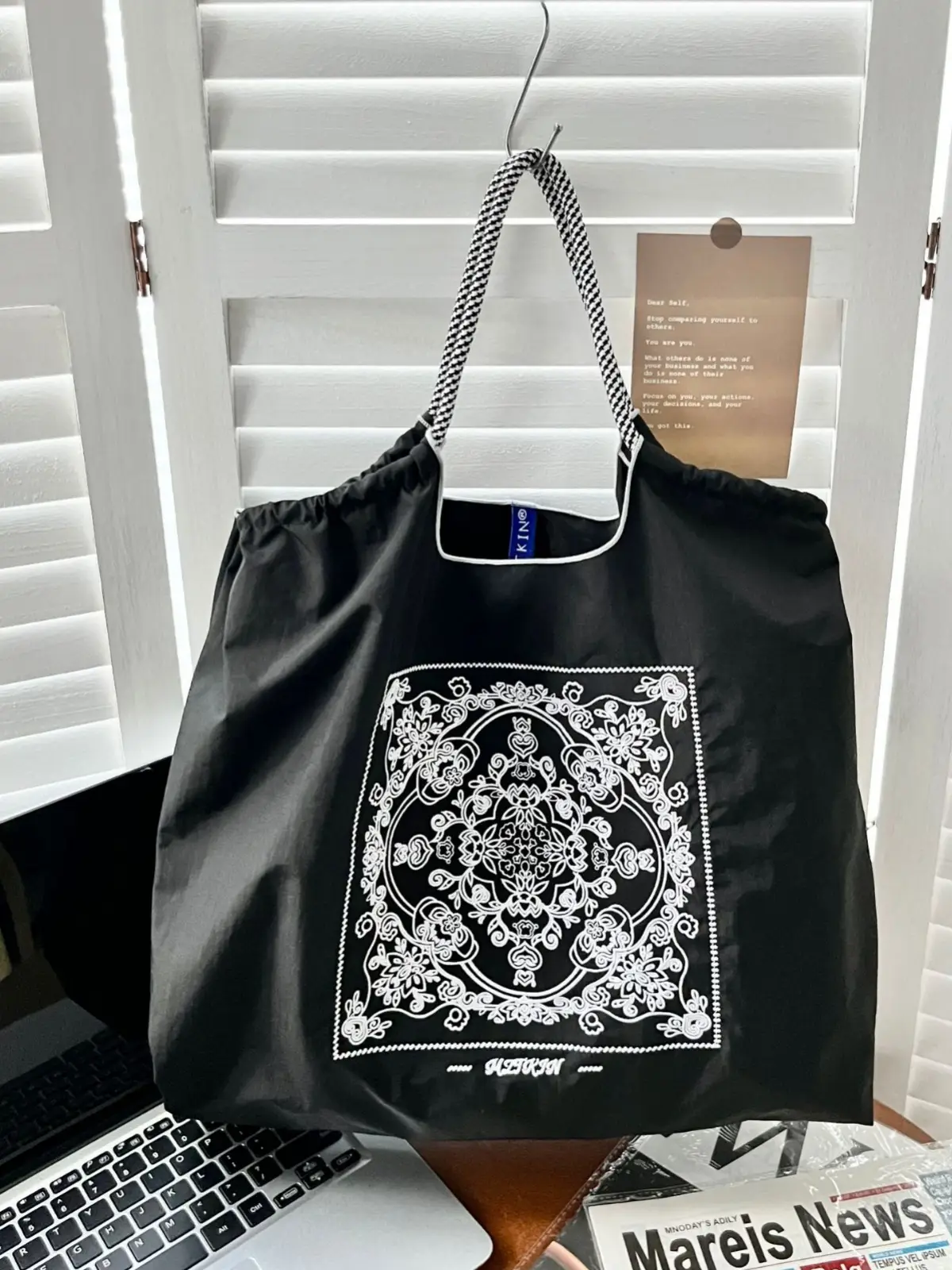 Black Embroidered Nylon Handbag Large Capacity - Image 8