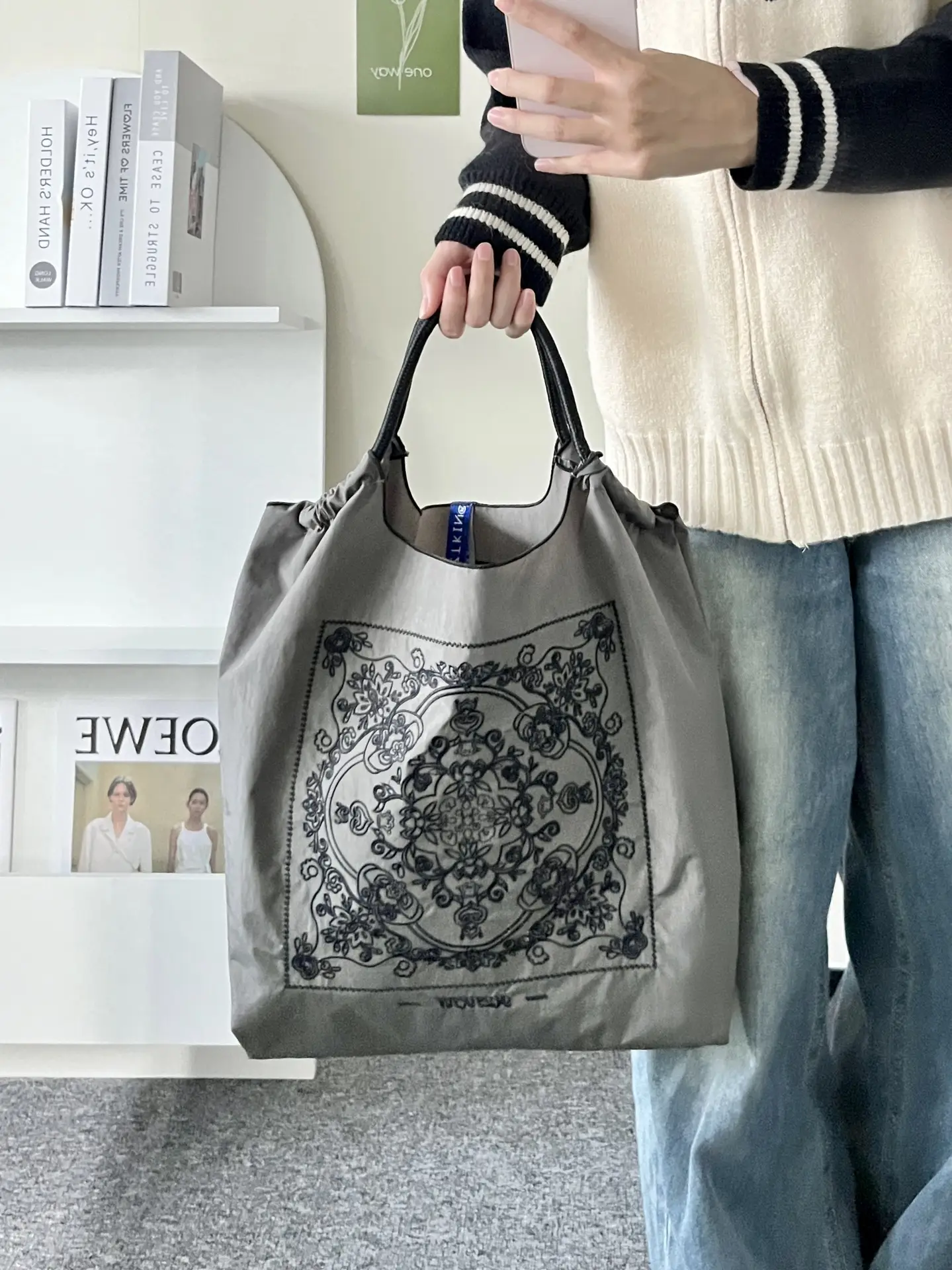 Black Embroidered Nylon Handbag Large Capacity — feature 7