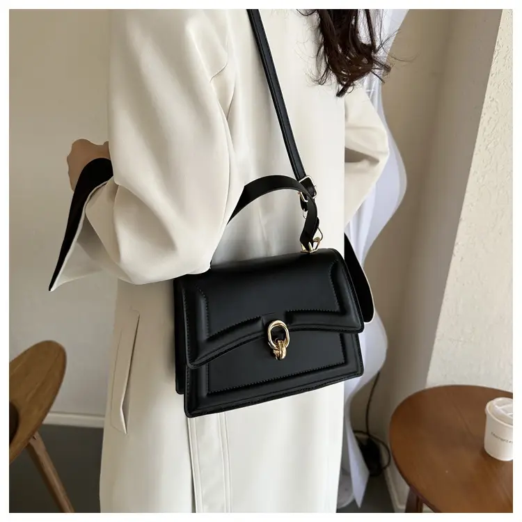 White Western Style Shoulder Messenger Bag 2023 — feature 13
