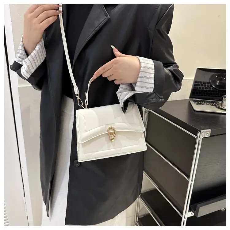 White Western Style Shoulder Messenger Bag 2023 — feature 17