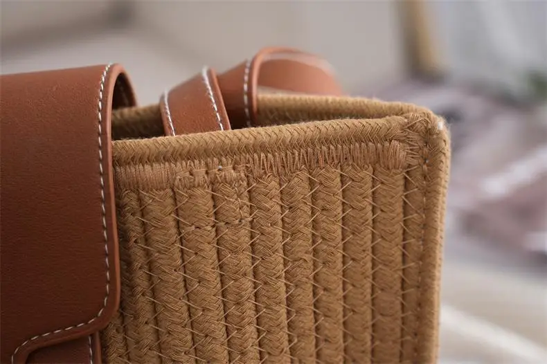 Vintage Straw Shoulder Bag with Leather Strap — feature 16