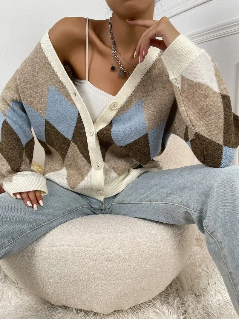 2025 V-Neck Knit Viscose Diamond Spalung Vest — feature 5