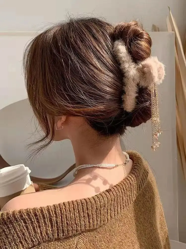 New plush flower hairpin with tassel and bear design — feature 14
