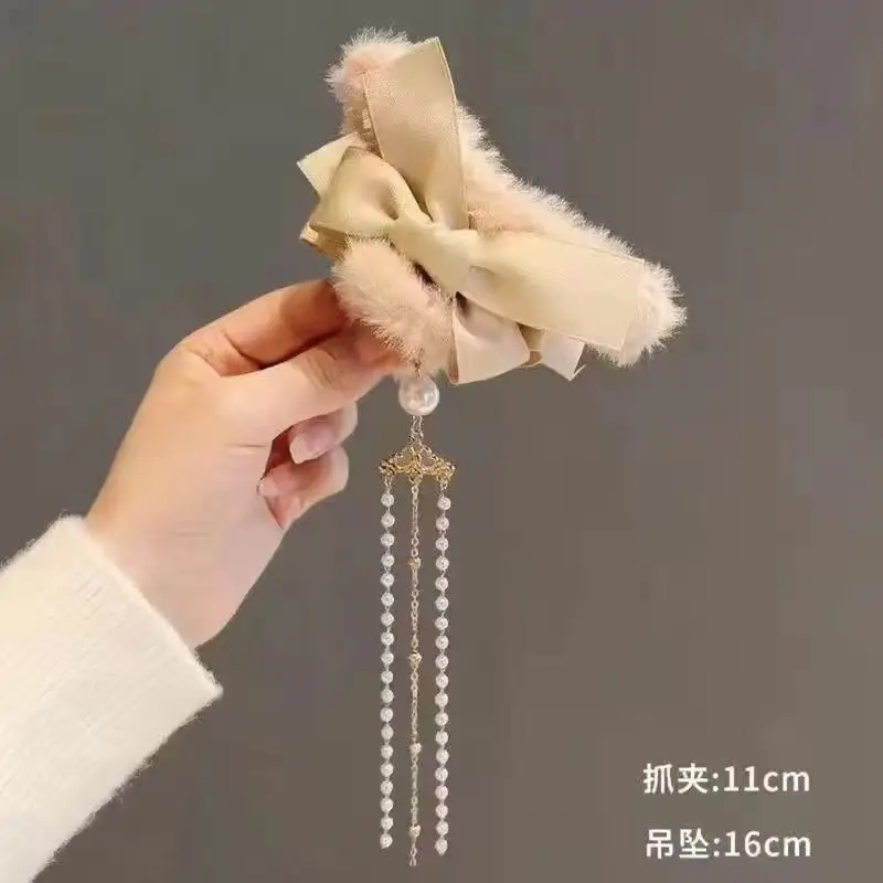New plush flower hairpin with tassel and bear design - Image 5