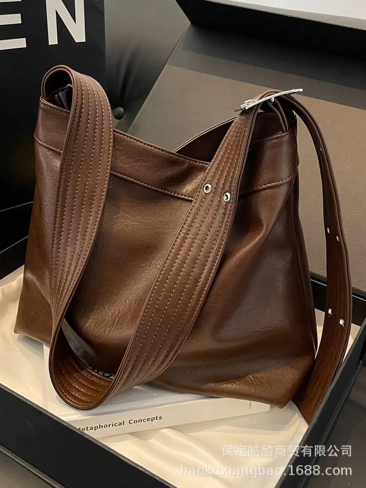 Black Leather Shoulder Bag for Women Winter 2023