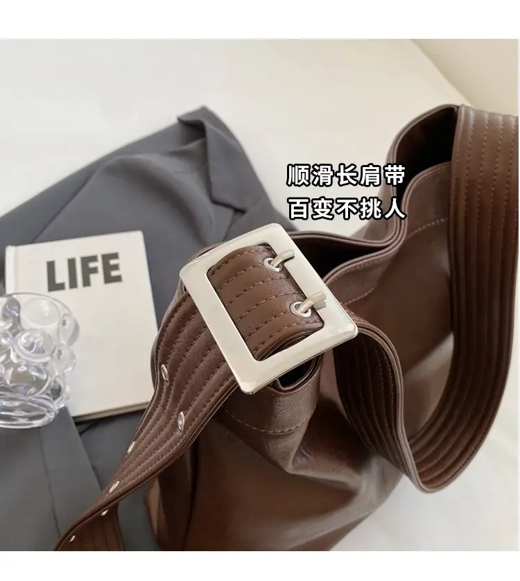 Black Leather Shoulder Bag for Women Winter 2023 — feature 2