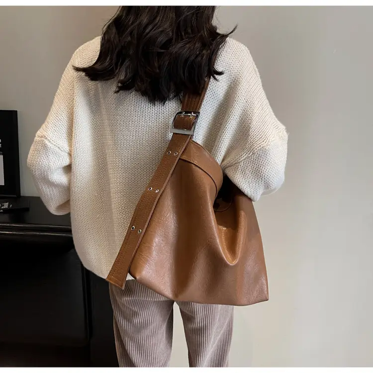 Black Leather Shoulder Bag for Women Winter 2023 — feature 22