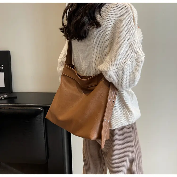 Black Leather Shoulder Bag for Women Winter 2023 — feature 24