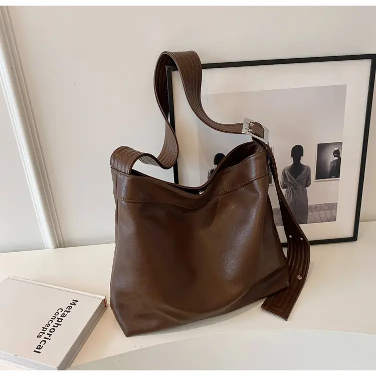 Black Leather Shoulder Bag for Women Winter 2023 — feature 28