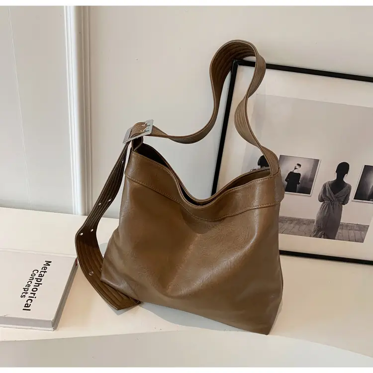 Black Leather Shoulder Bag for Women Winter 2023 — feature 30