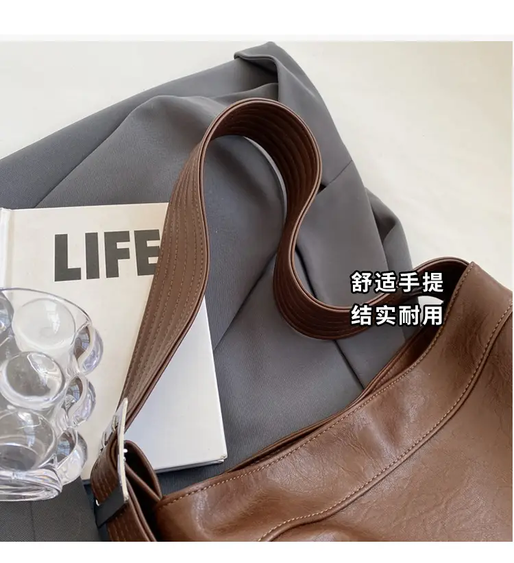Black Leather Shoulder Bag for Women Winter 2023 — feature 4