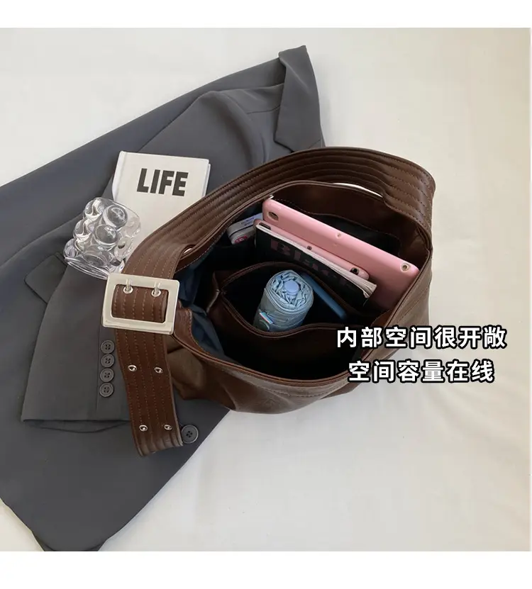 Black Leather Shoulder Bag for Women Winter 2023 — feature 6