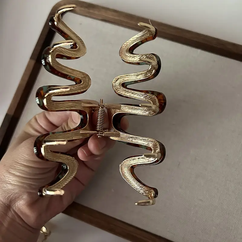 Elegant Pink Acetate Hair Clips for Women - Image 11