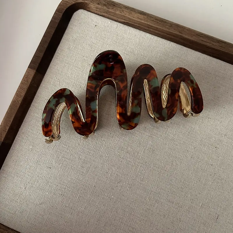 Elegant Pink Acetate Hair Clips for Women - Image 7