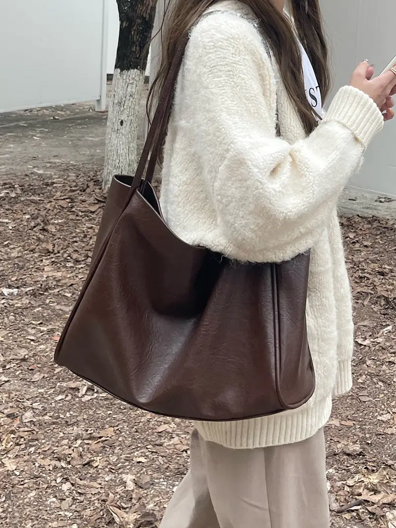 Brown Large Capacity Leather Tote Bag for Women — feature 4