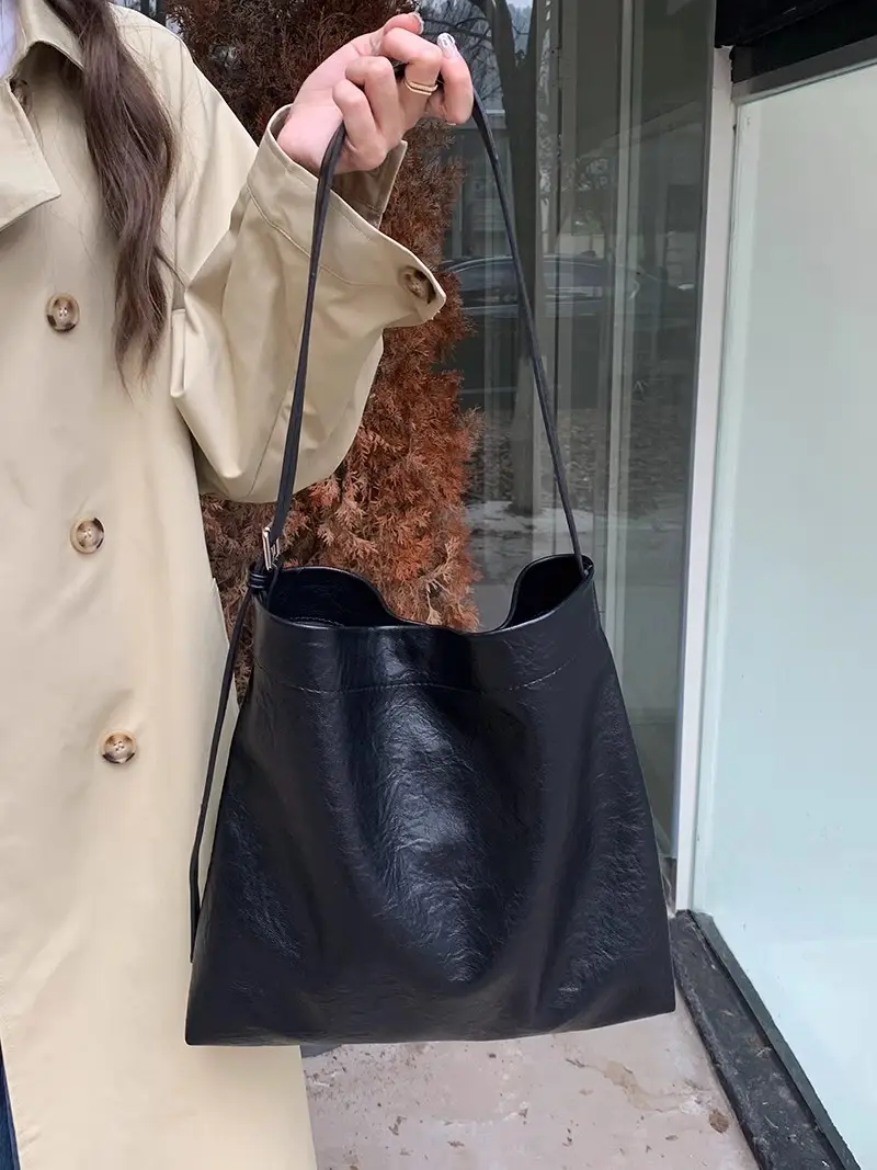 Black Leather Tote Bag for College Students Lightweight All-match - Image 5