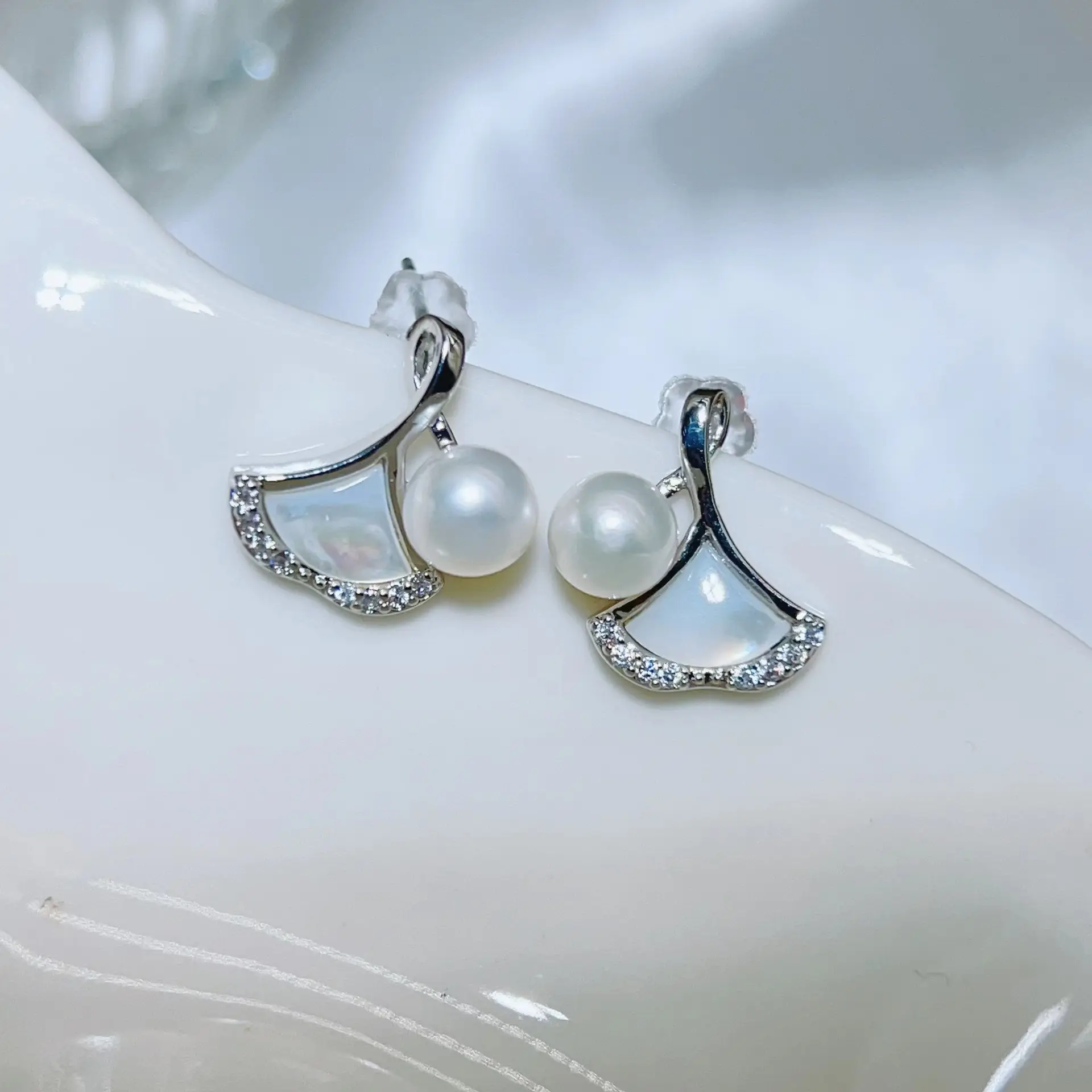 S925 Sterling Silver Plum Blossom Tulip Pearl Earrings — feature 29