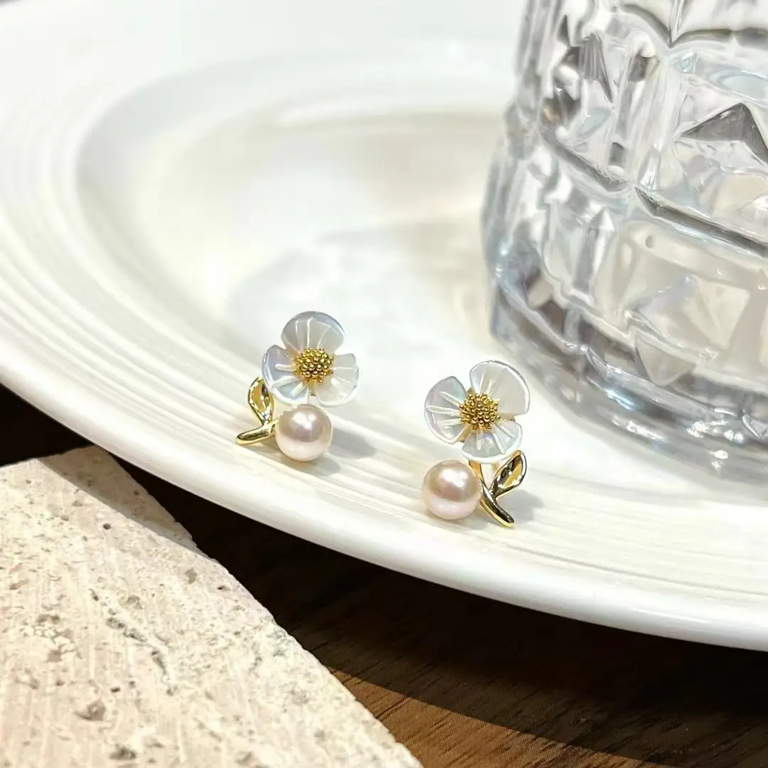 S925 Sterling Silver Plum Blossom Tulip Pearl Earrings — feature 4