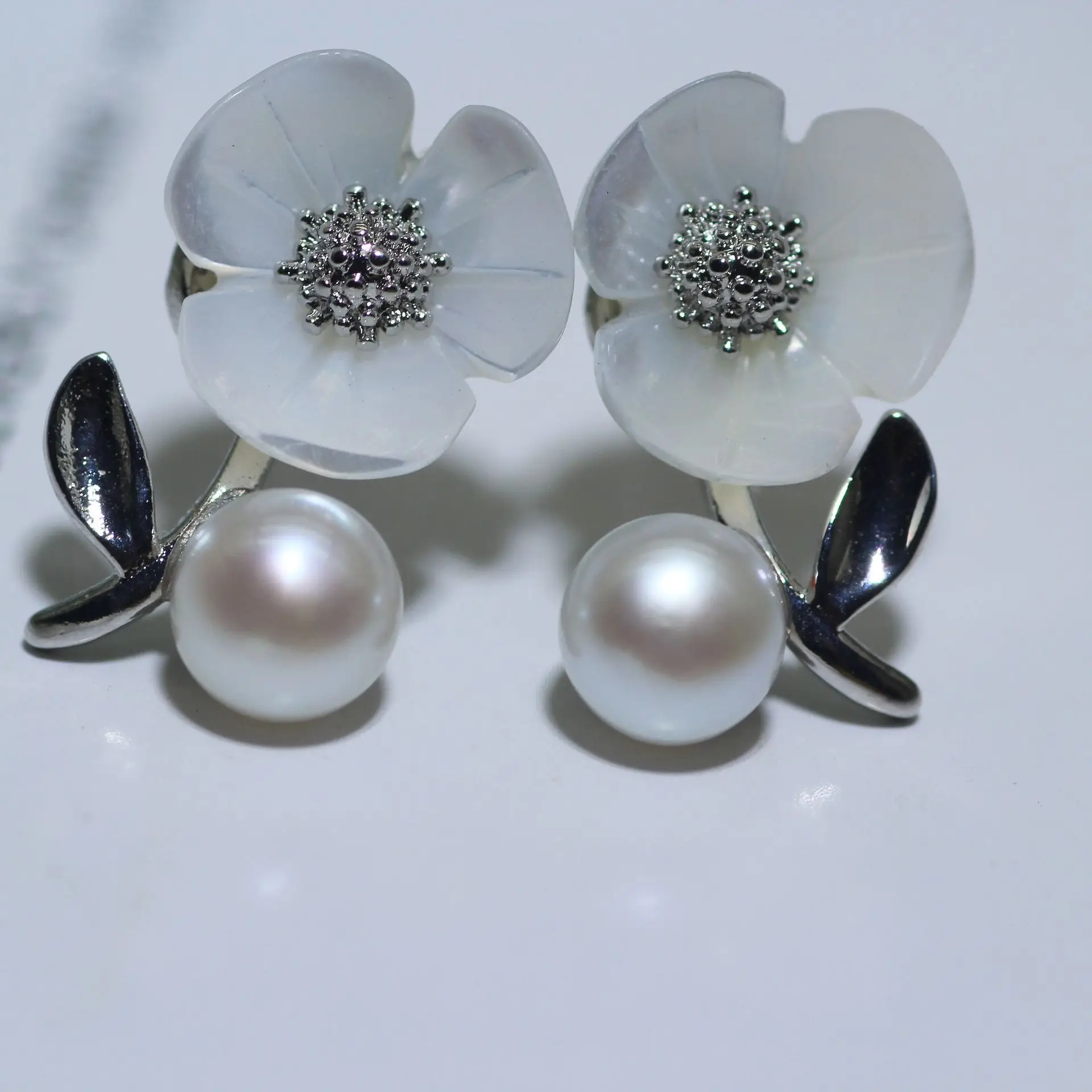 S925 Sterling Silver Plum Blossom Tulip Pearl Earrings — feature 8
