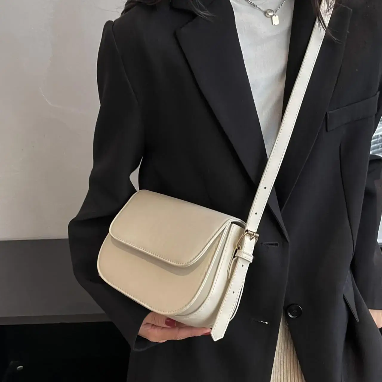 Women's 1-Piece Underarm Crossbody Bag Beige White - Image 7