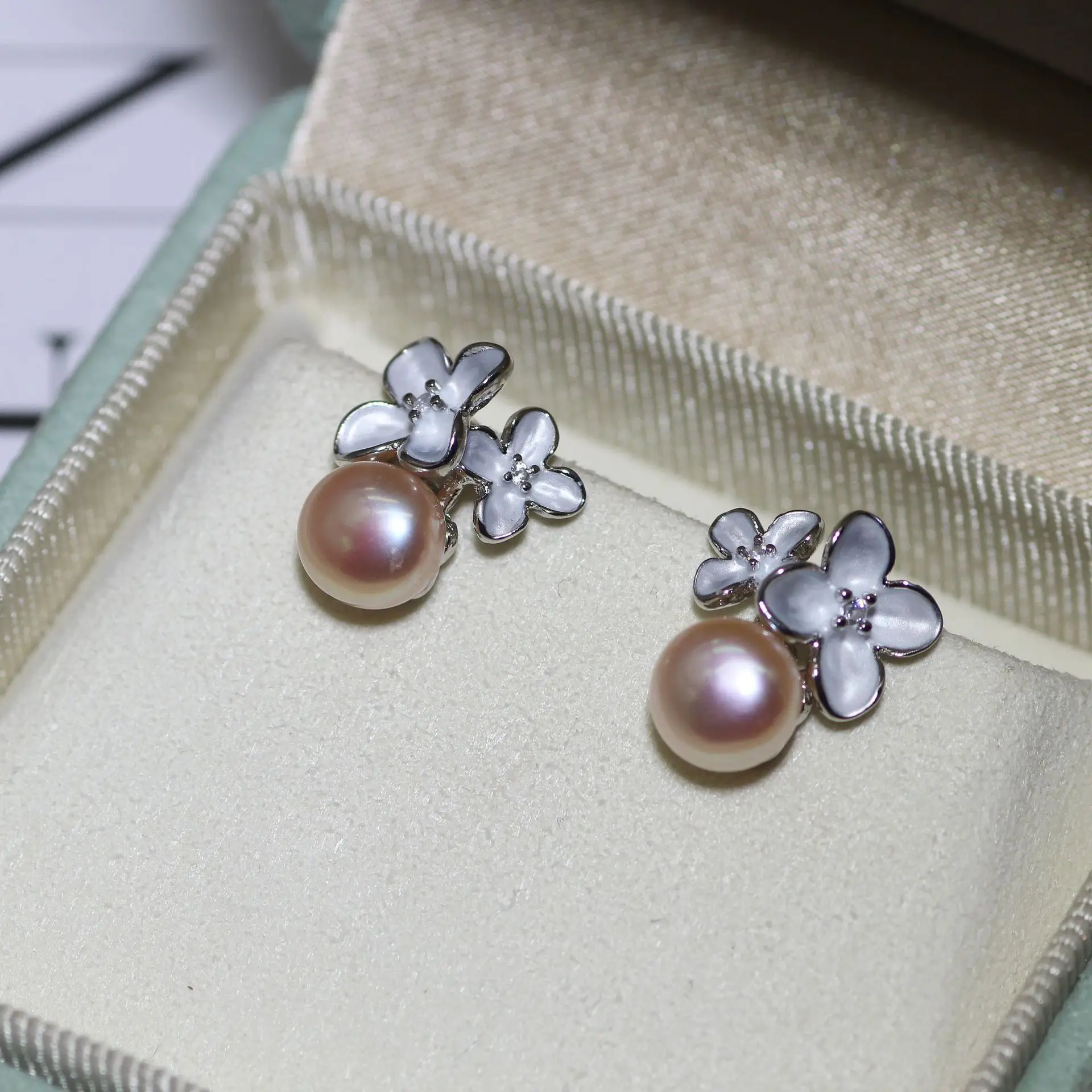 Flower Pearl Earrings Drop Oil Size Gold Plated — feature 4