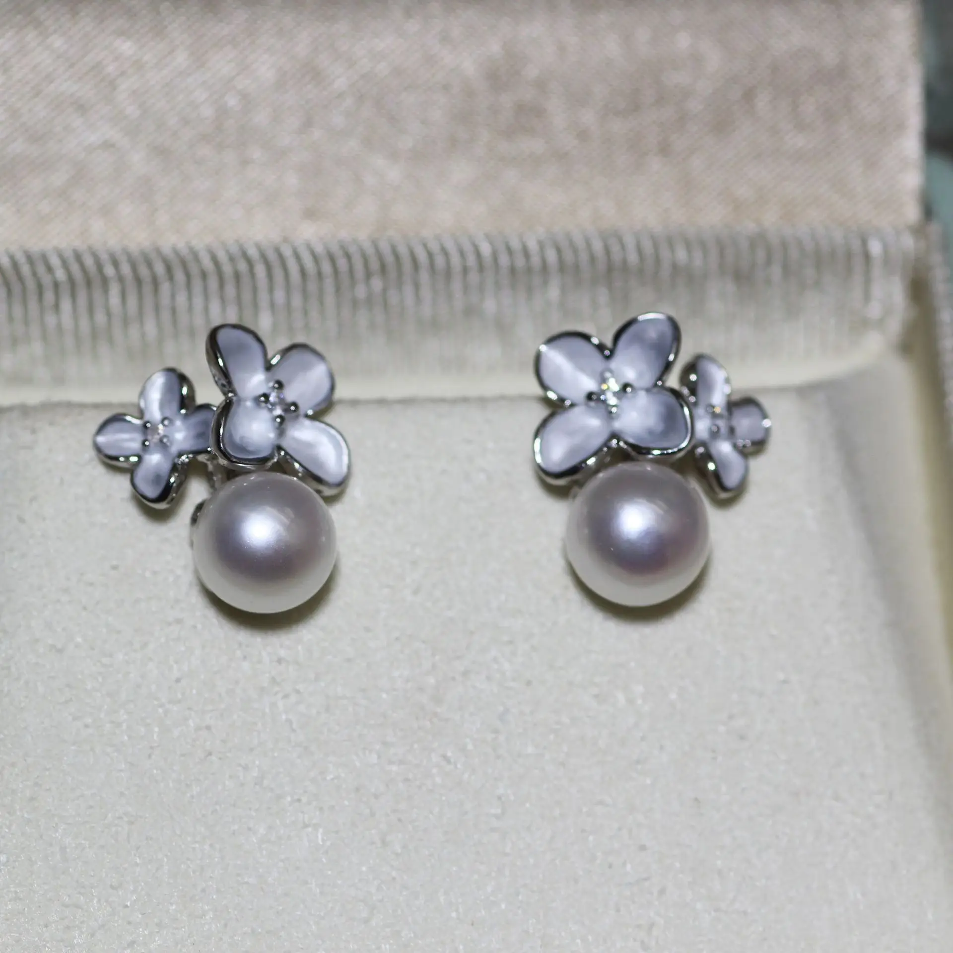 Flower Pearl Earrings Drop Oil Size Gold Plated — feature 5
