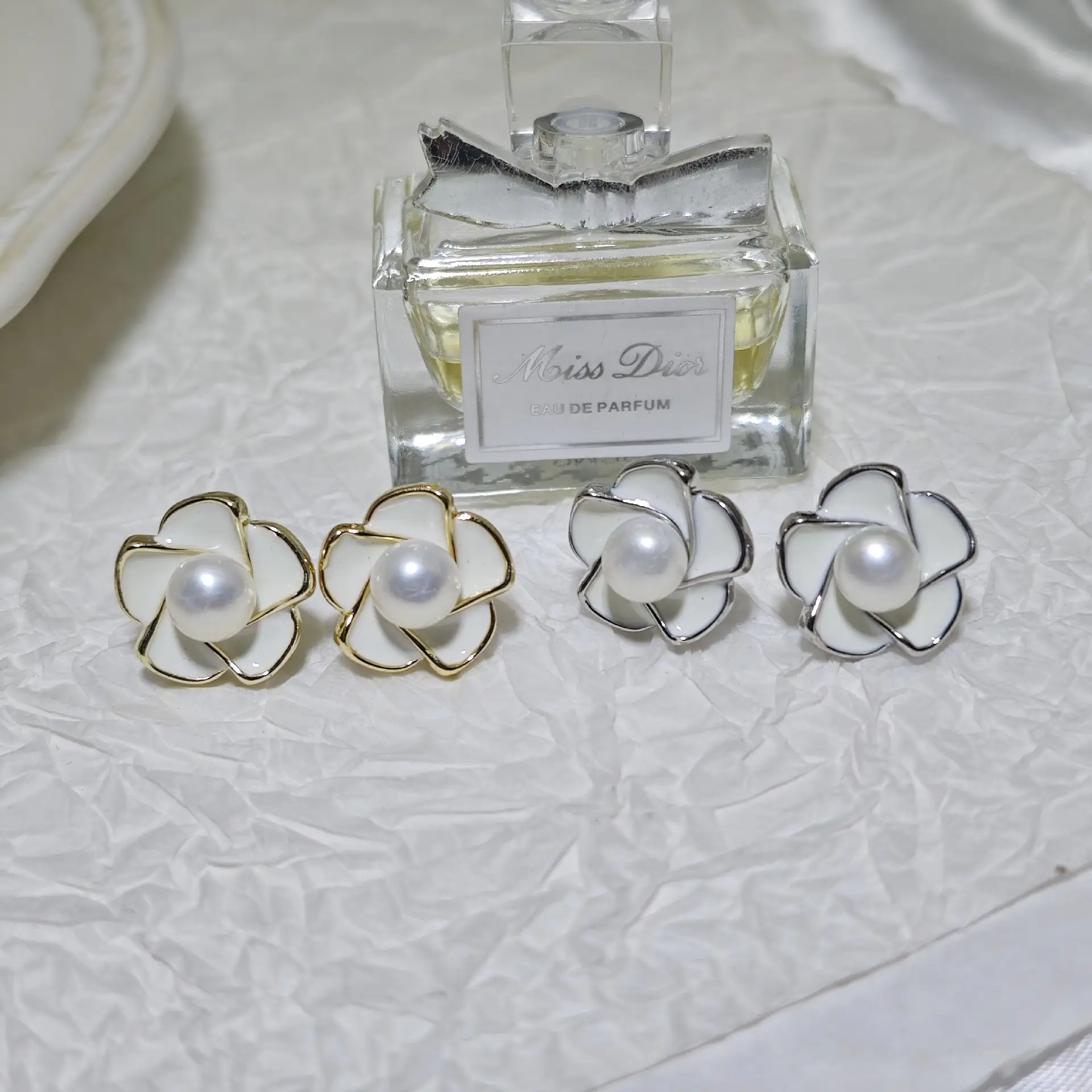 Flower Pearl Earrings Drop Oil Size Gold Plated - Image 3