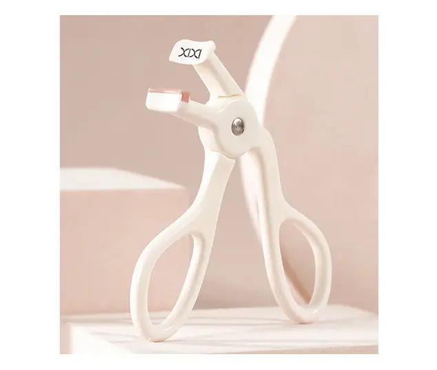 Xixi One-Clip Eyelash Curler Wide Angle Partial Model — feature 17