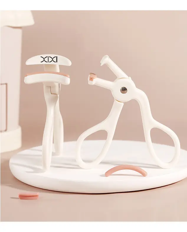 Xixi One-Clip Eyelash Curler Wide Angle Partial Model — feature 18