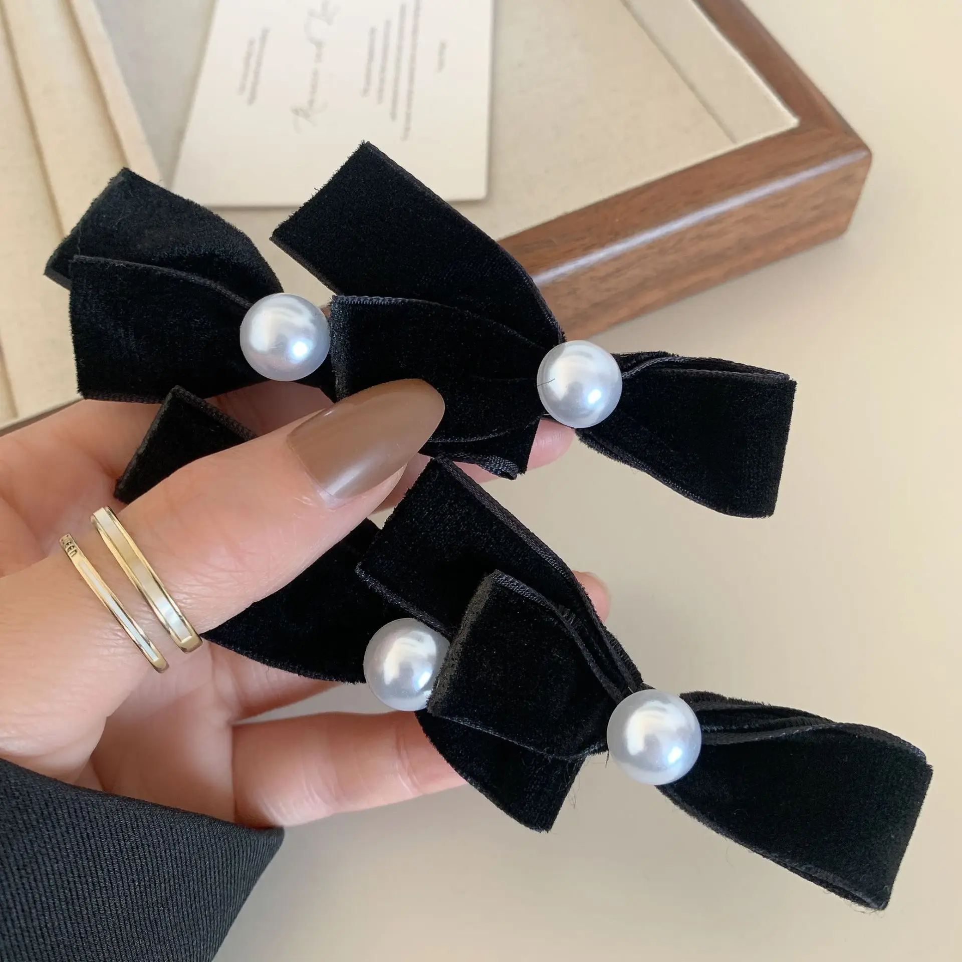 Black Velvet Pearl Bow Hairpin for Women