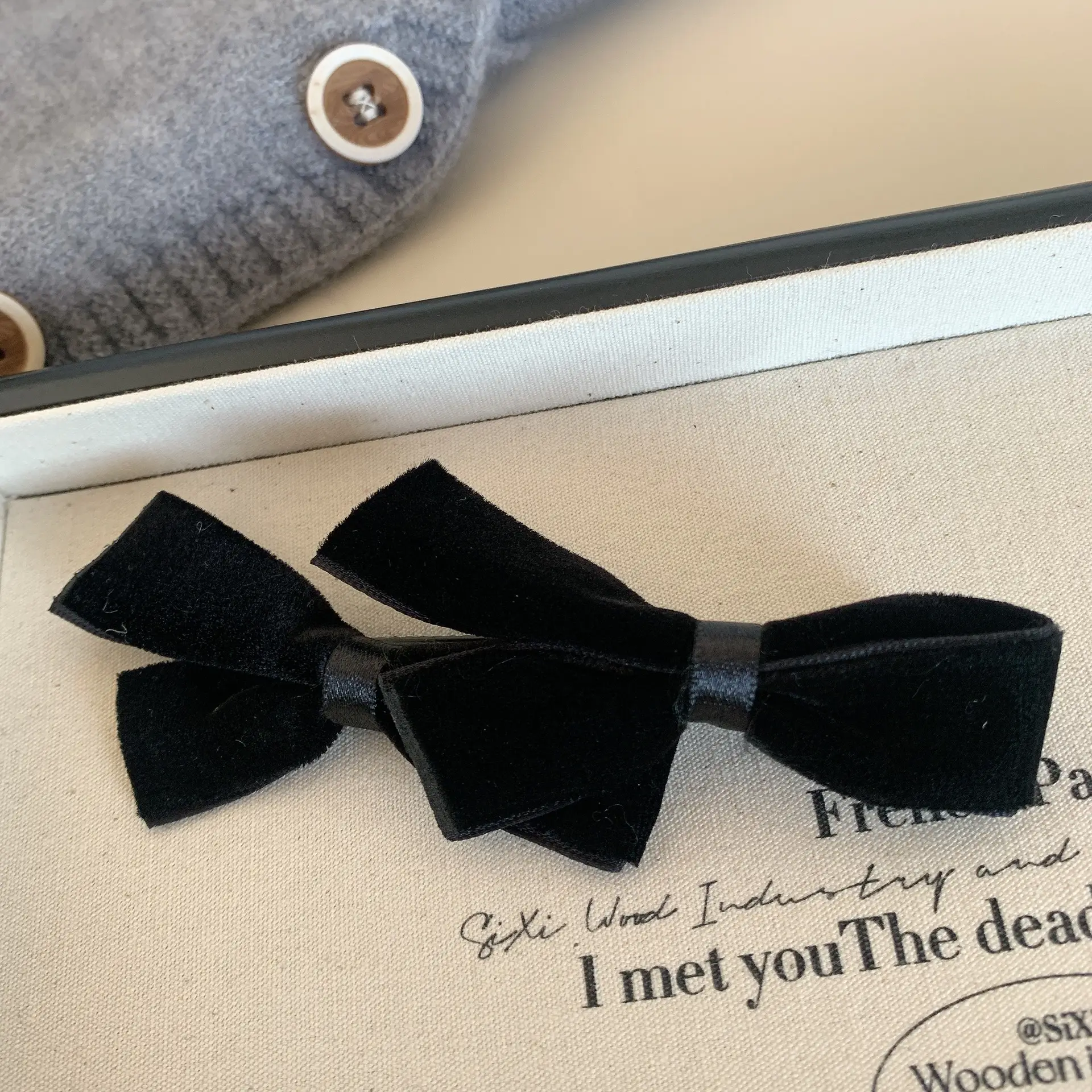 Black Velvet Pearl Bow Hairpin for Women