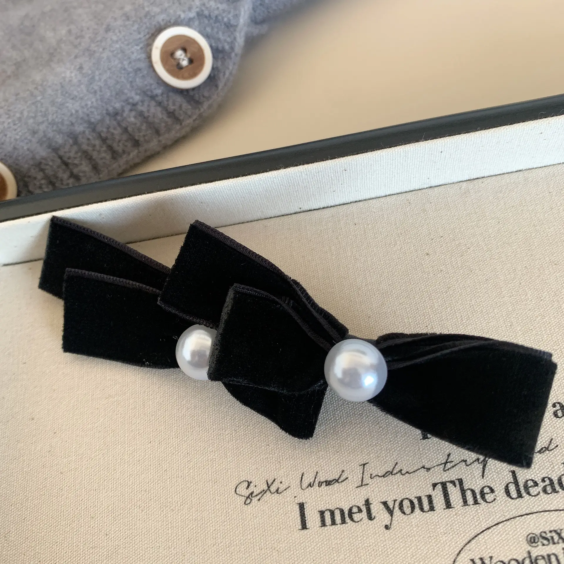 Black Velvet Pearl Bow Hairpin for Women
