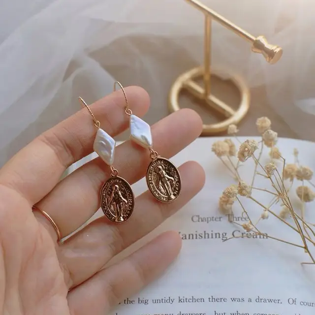 Vintage Pearl Earrings 14K Gold Coin Drop Drop Ear Hook