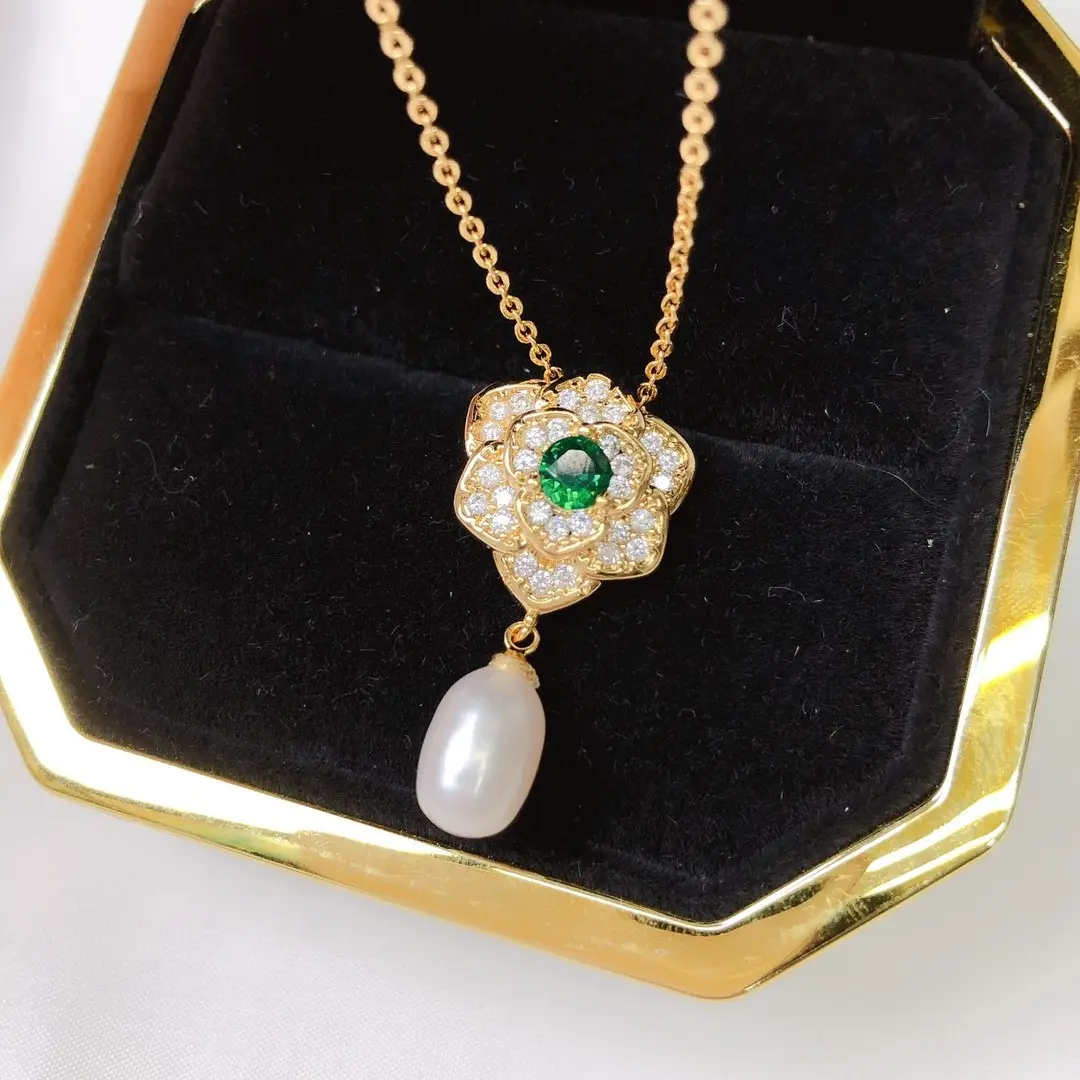 18k Gold Pearl Flower Earrings Necklace Set — feature 5
