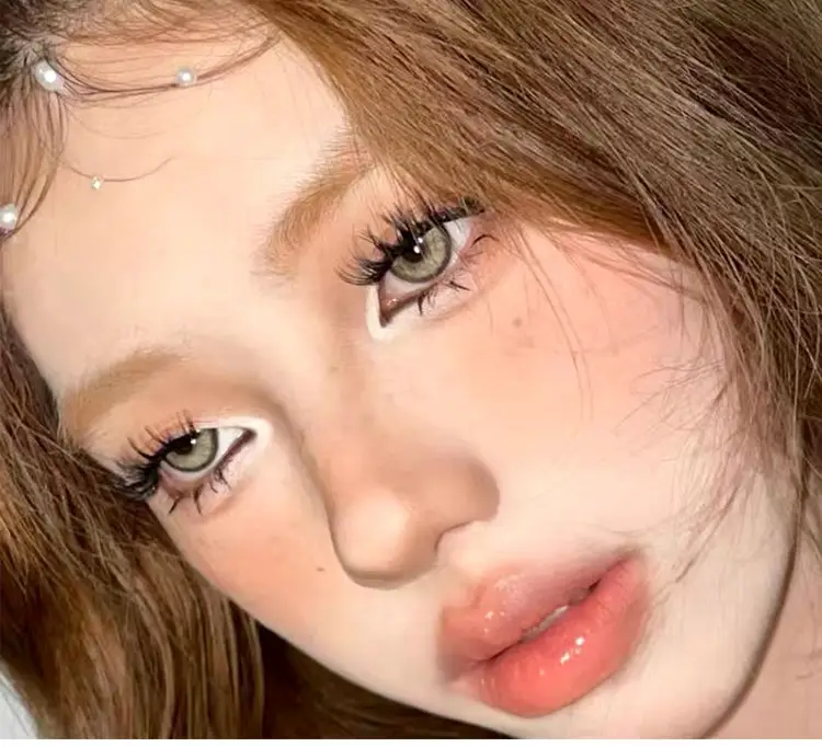 Cute W-Shaped False Eyelashes for Single Eye — feature 1