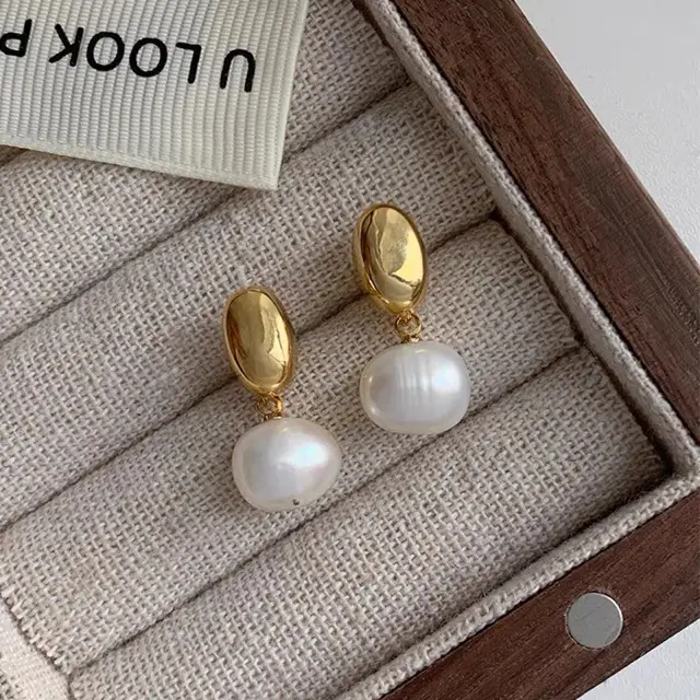 Elegant Pearl Earrings Gold Plated Women's Retro Design - Image 2