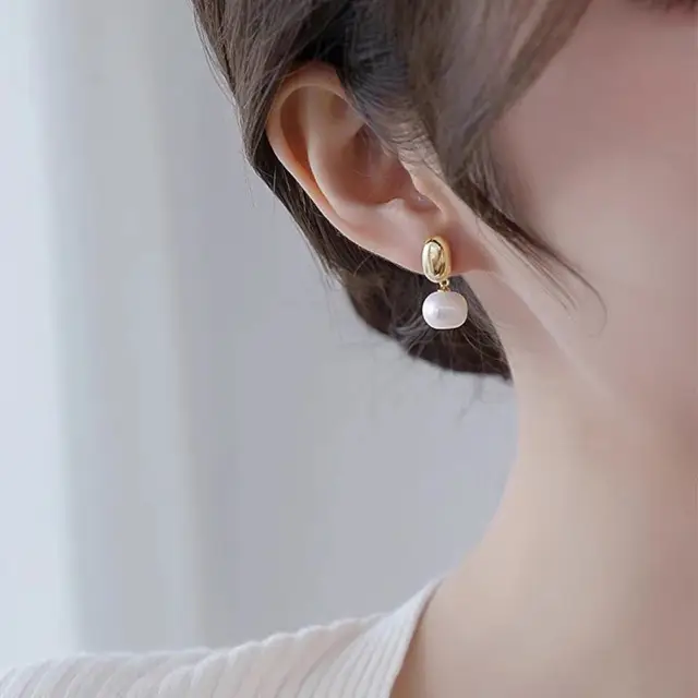 Elegant Pearl Earrings Gold Plated Women's Retro Design - Image 3