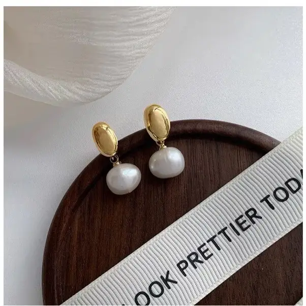 Elegant Pearl Earrings Gold Plated Women's Retro Design - Image 4
