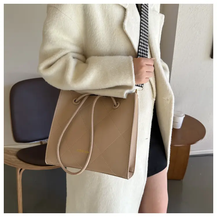 Black Quilted Tote Bag for Women 2023 Winter — feature 12