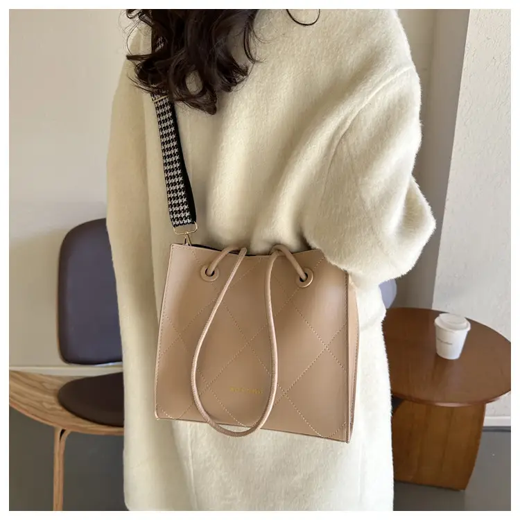 Black Quilted Tote Bag for Women 2023 Winter — feature 13