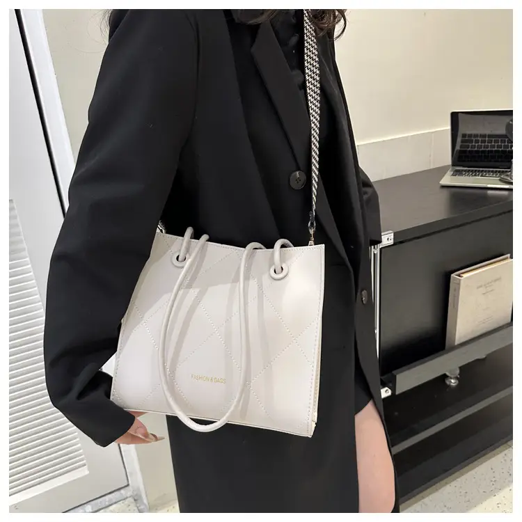 Black Quilted Tote Bag for Women 2023 Winter — feature 18