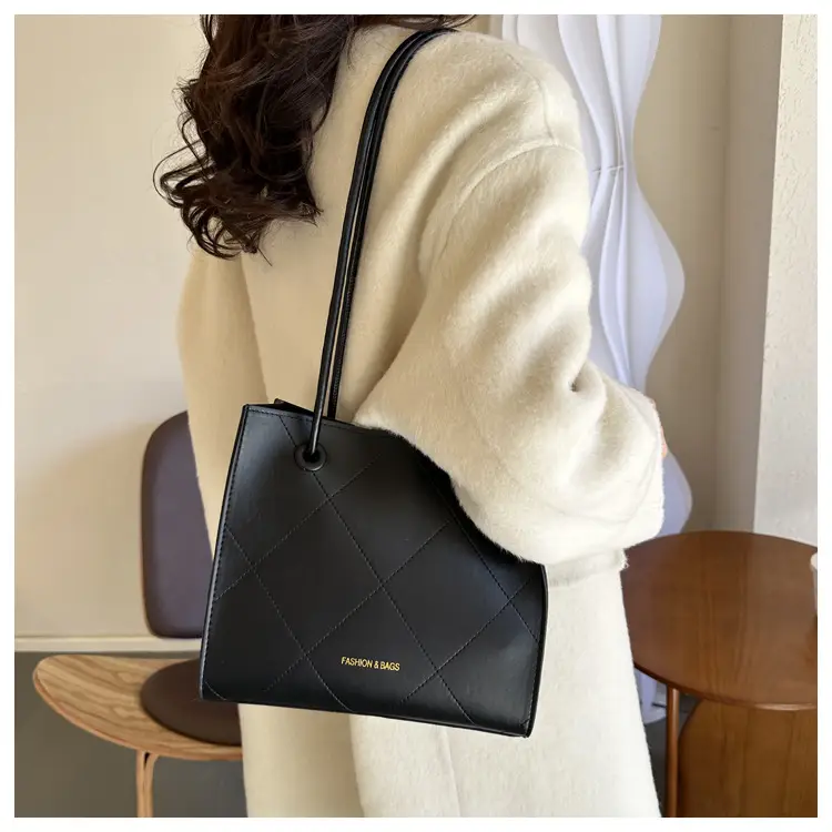 Black Quilted Tote Bag for Women 2023 Winter — feature 9