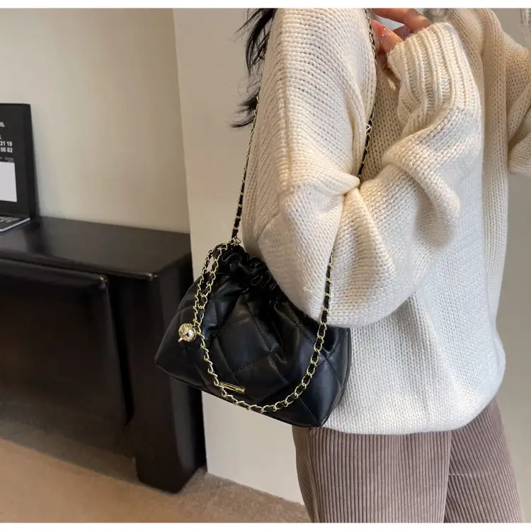Women Chain Bag Autumn Winter 2026 Niche Design — feature 27