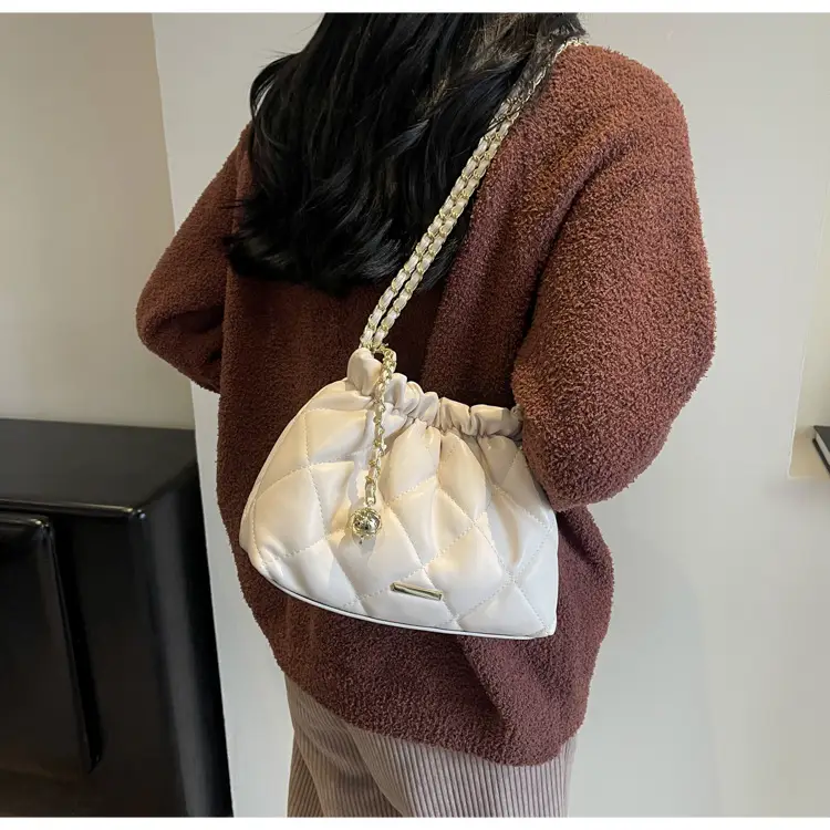 Women Chain Bag Autumn Winter 2026 Niche Design — feature 35